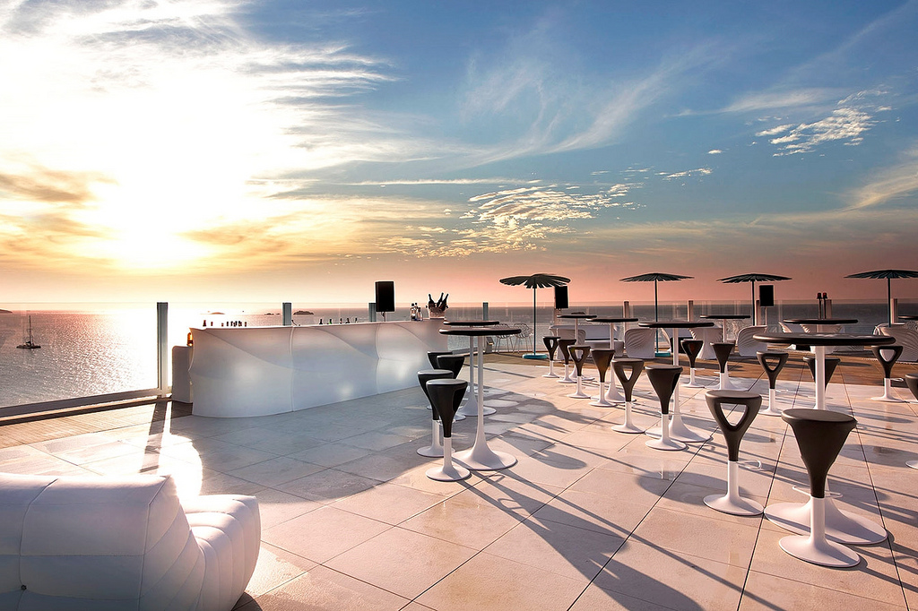 Best 10 Rooftop Bars In Reviews, Photos and Links