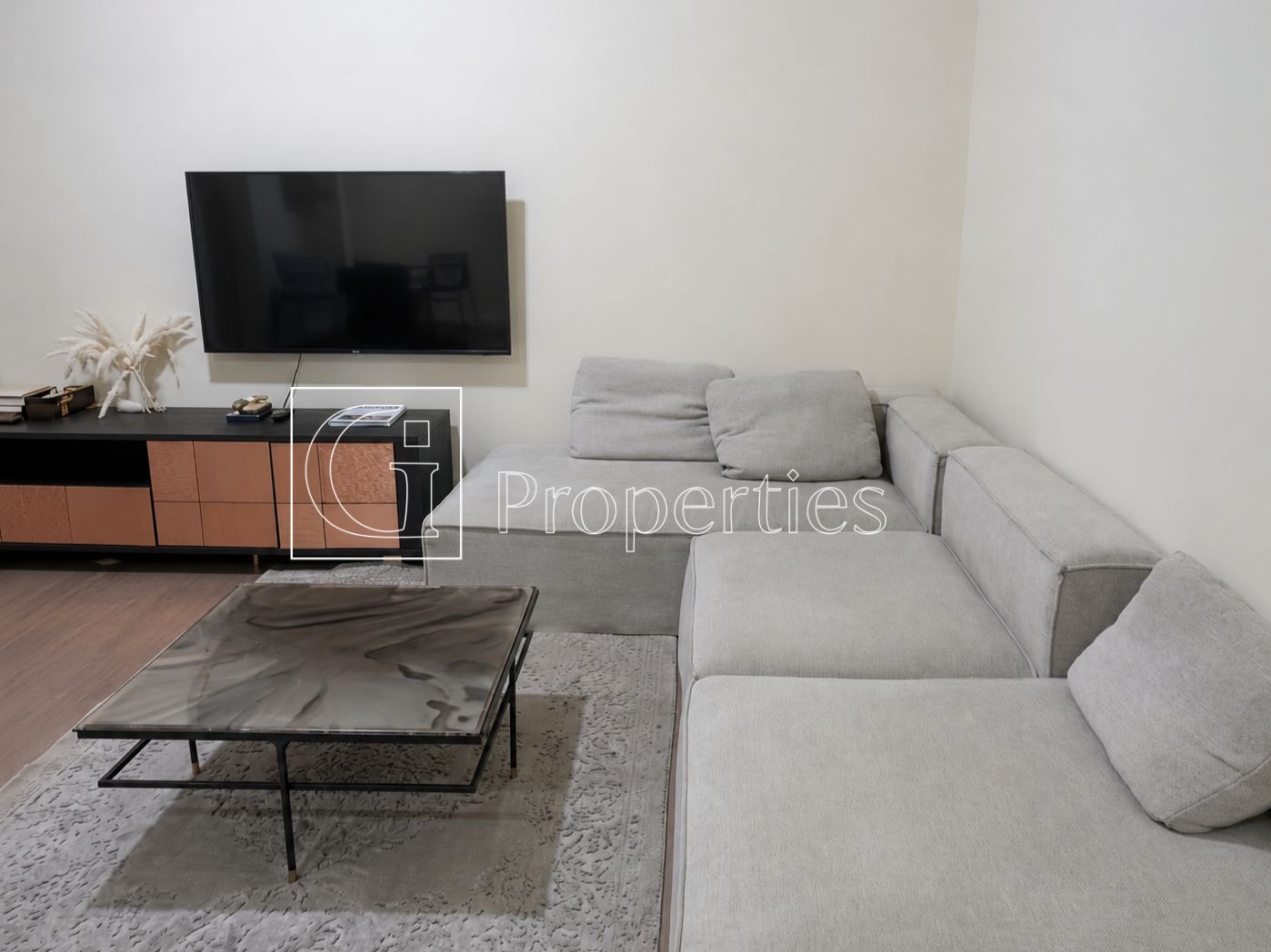 Fully furnishes | Spacious Layout | Closed Kitchen - 2