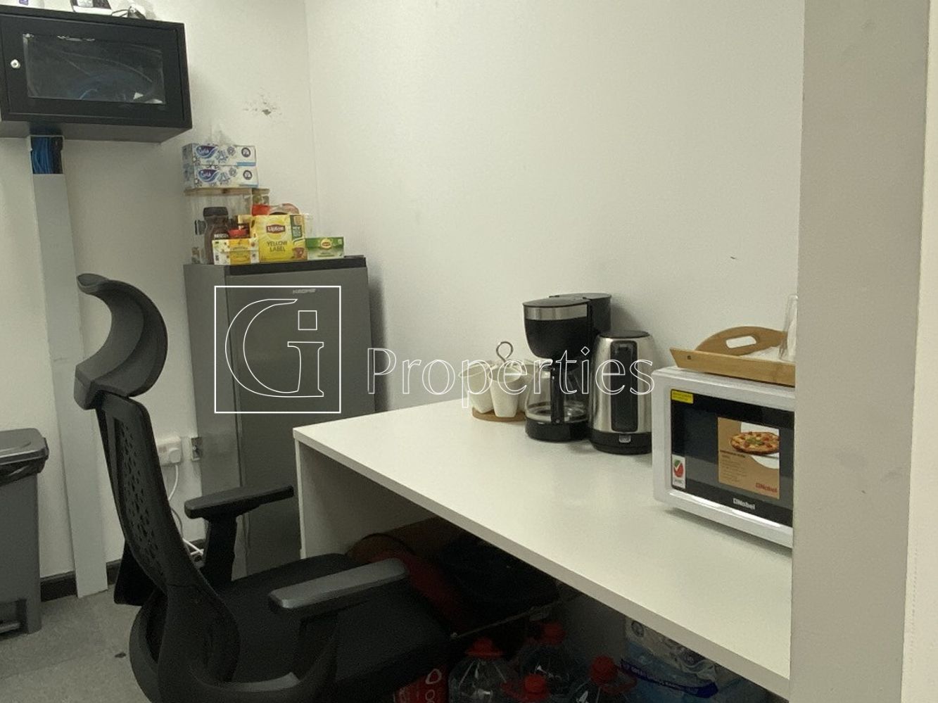 Spacious | Fully Furnished | Vacant Now | Prime - 22