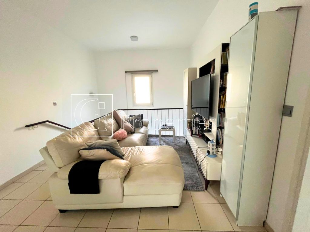 Upgraded | Private Pool | Vacant | Ready to Move - 12