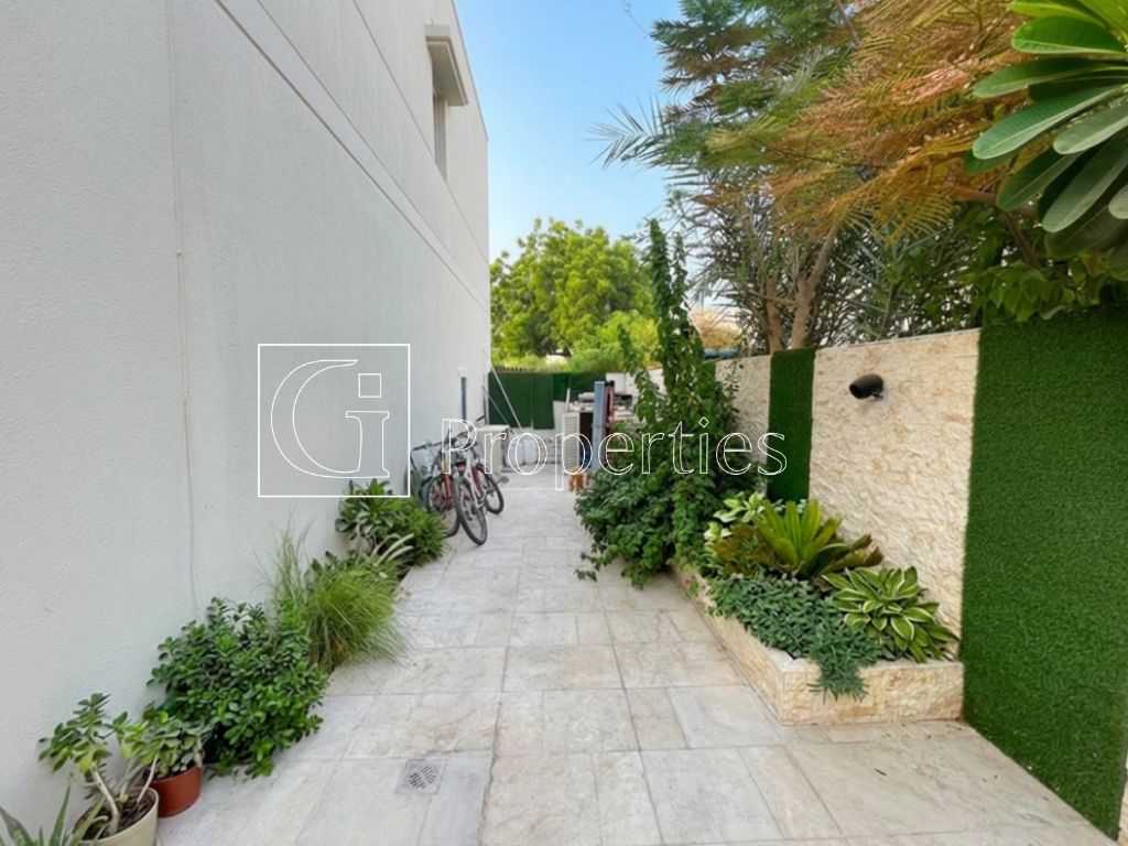 Upgraded | Private Pool | Vacant | Ready to Move - 25