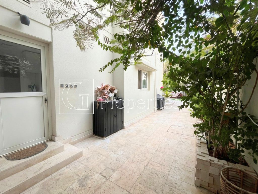 Upgraded | Private Pool | Vacant | Ready to Move - 26