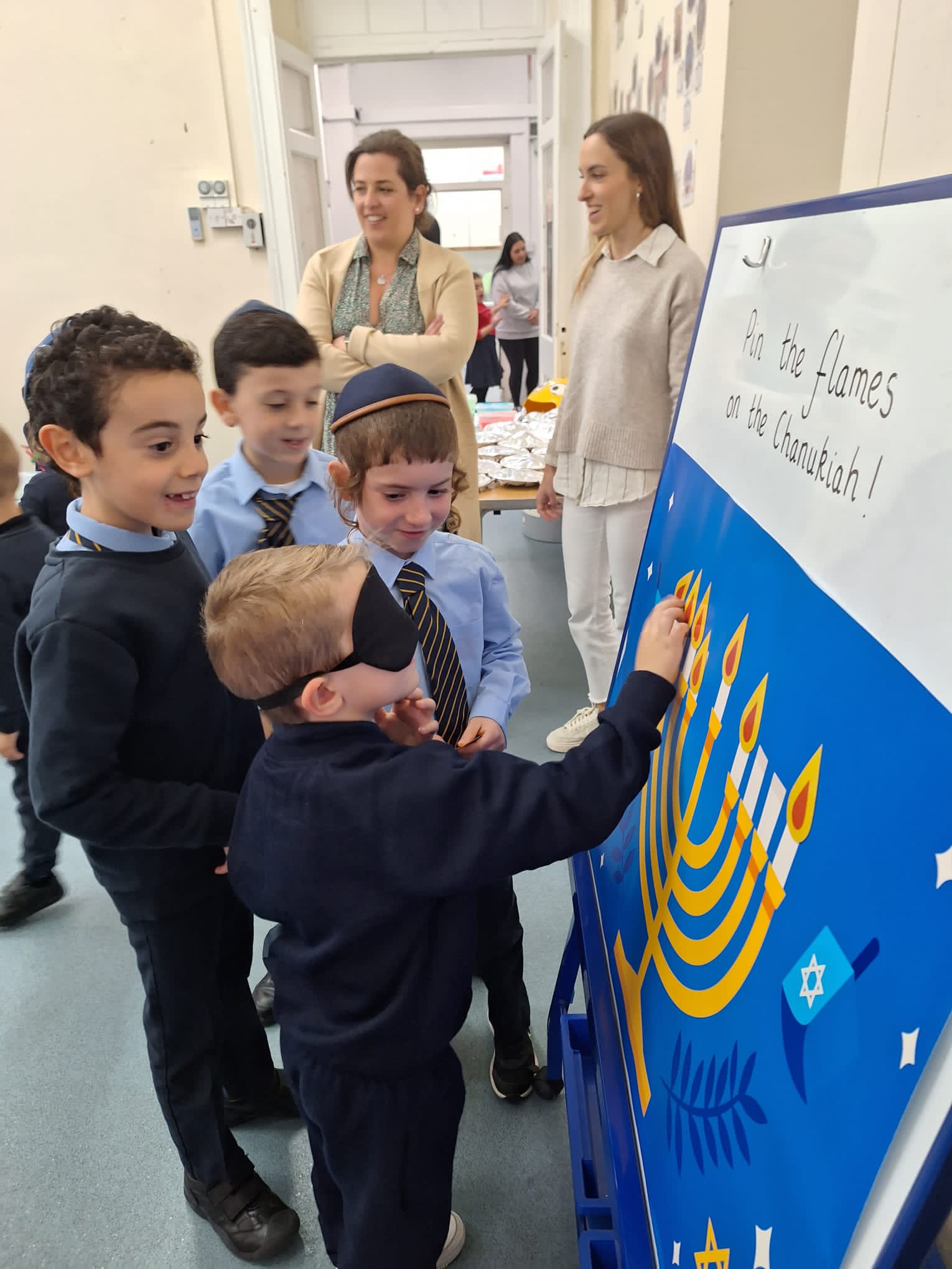 St. Paul's pupils learn about Hanukkah from Hebrew Primary School's