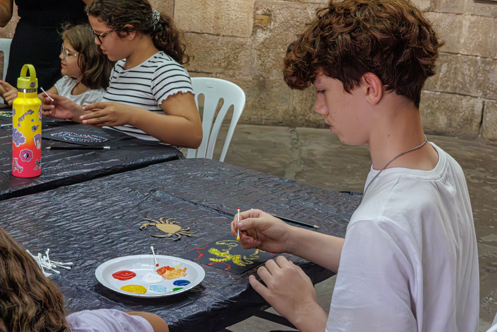 Children create aboriginal art in fun workshop