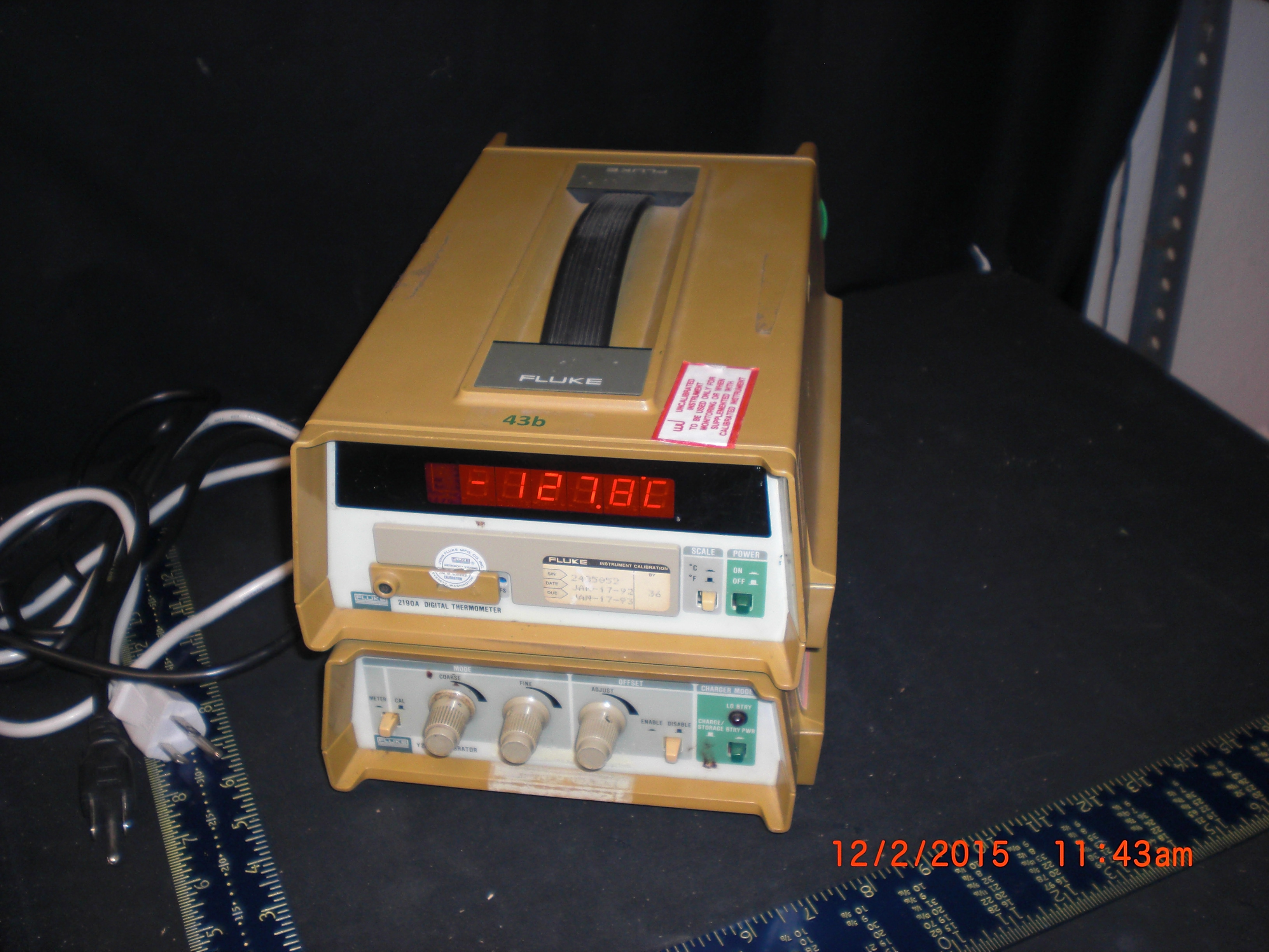 Instrument FLUKE 2190A-Y2003 Digital Thermometer and calibrator
