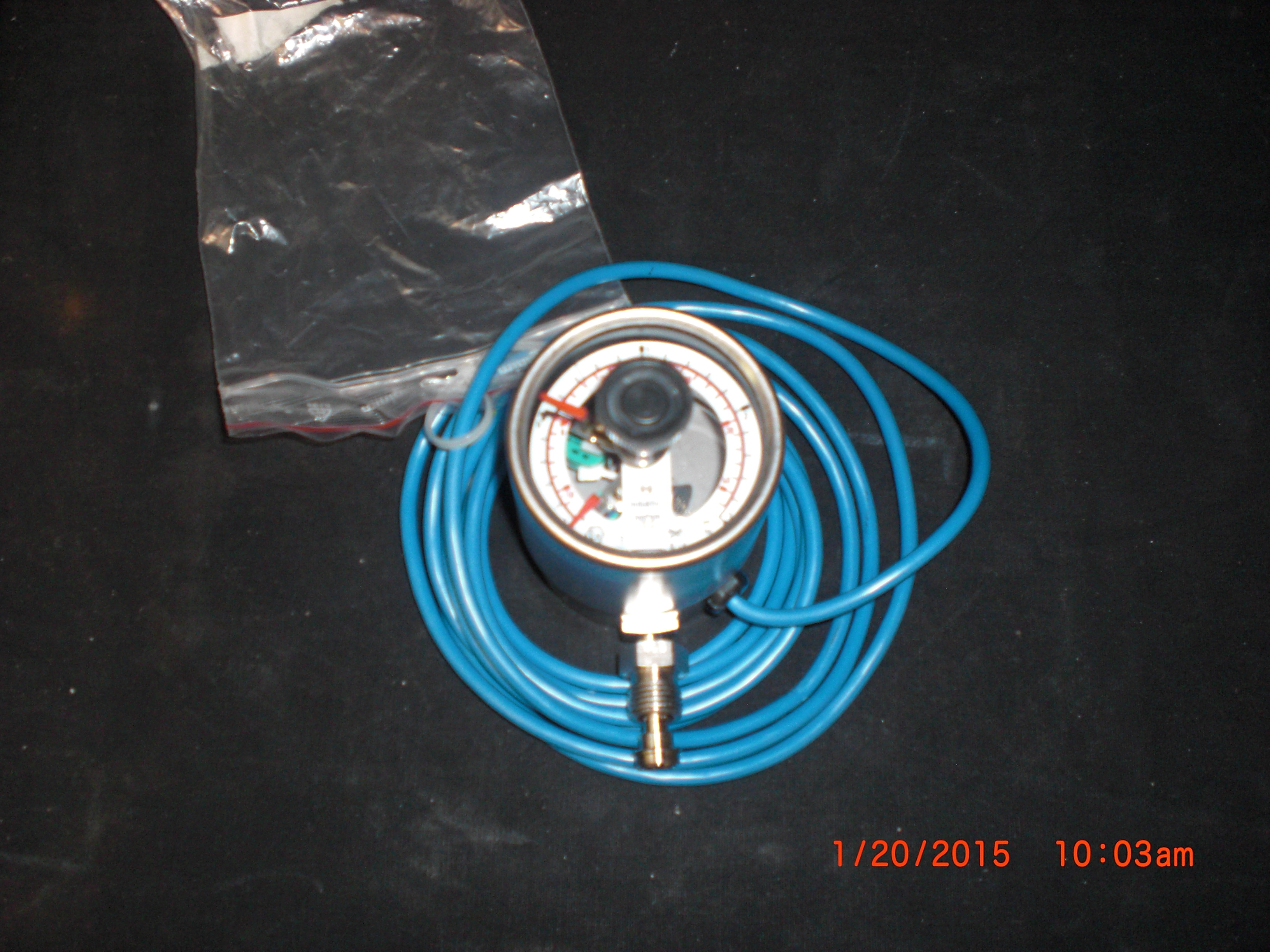 Gauge 232.35.063 WIKA Pressure gauge with inductive contact  VAC-Pressure -14 to 45 PSI , SS 1/4 MVCR 