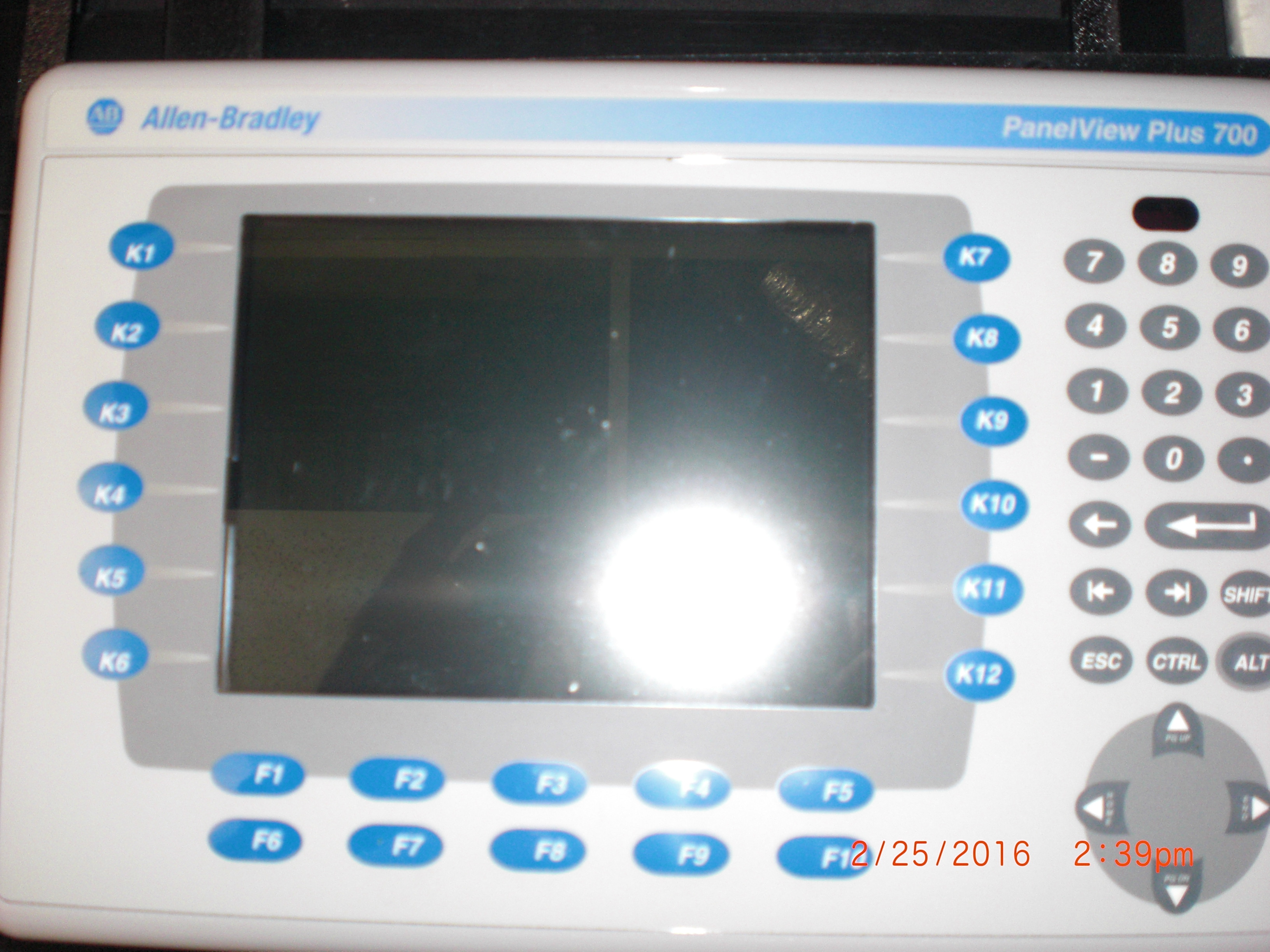 PLC Panel View 700 Plus w/bezel mounting ALLEN BRADLEY 2711P-K7C4D1 