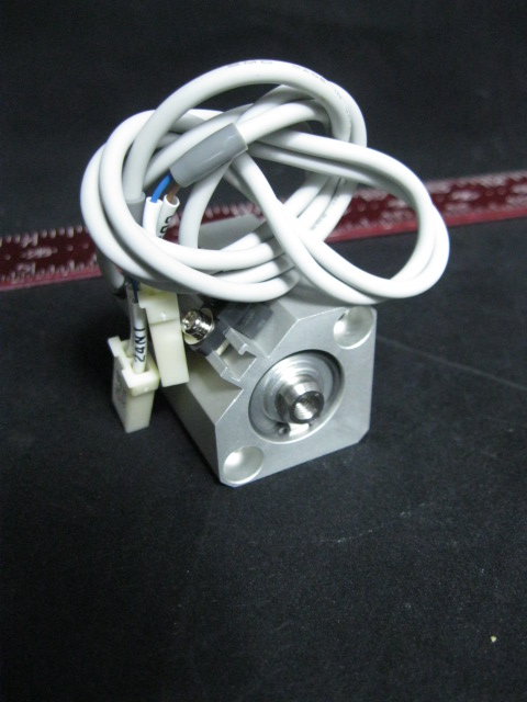 Cylinder SMC CDQ2B20-20DC-A73-X203 Pneumatic Cylinder with position sensors Hitachi 3-841438-A 