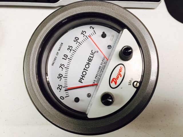 Sensor Photohelic Pressure Dwyer 3000MR  Range: 0-2" .01 Minor Divisions 