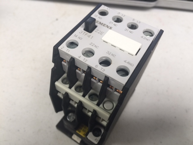 Electrical CONTACTOR SIEMENS 3TF41-22-0A  AC-3 5.5K W 400/380V AC120V 60Hz (NEW)