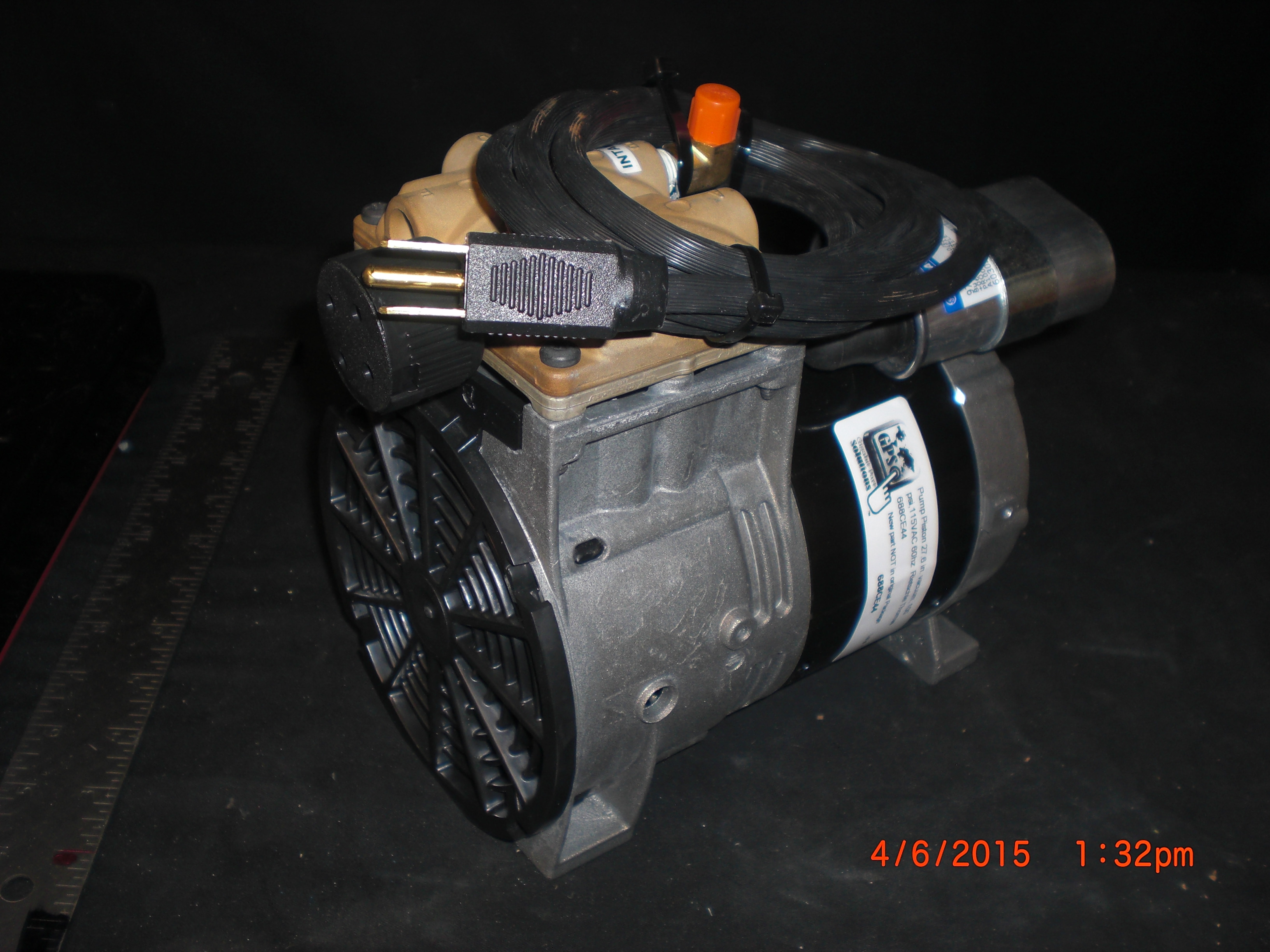 Pump Rietschle Thomas 688CE44 Pump Piston 27.6 in. Hg  vacuum, 100 psi, 1.6 CFM 115VAC 60hz 