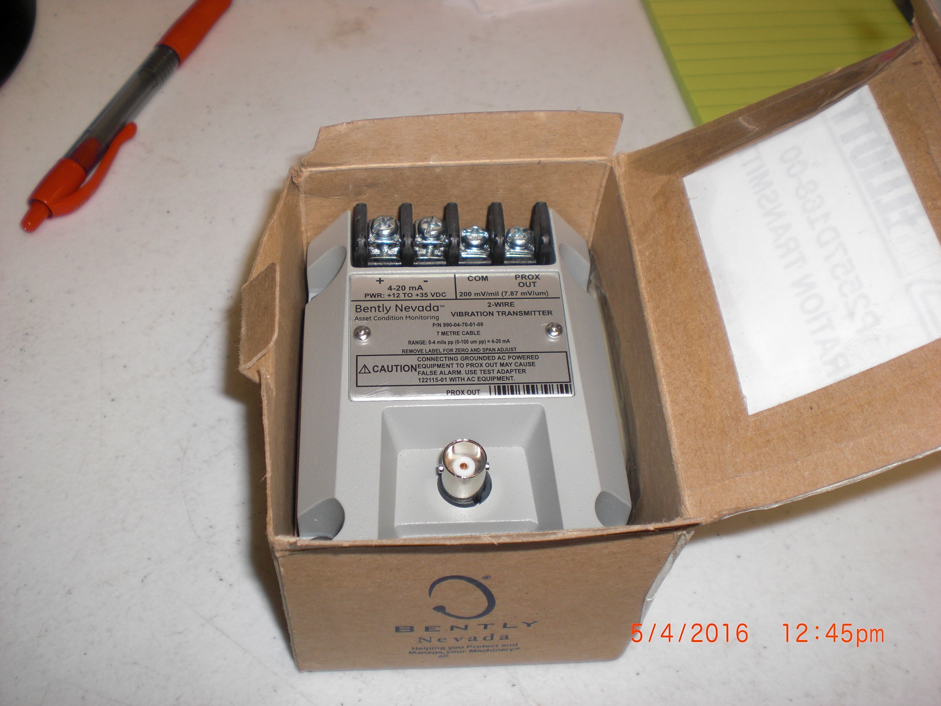 Sensor Bently Nevada 900-04-70-01-00 2-wire vibration transmitter for 7 metre cable  