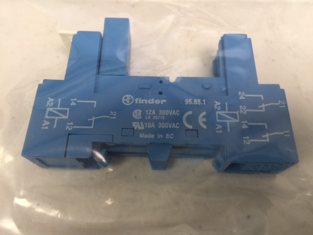 Relay Socket 12A 300VAC 10A300VAC 0613876 w/indicator FINDER RELAY 95.85.1