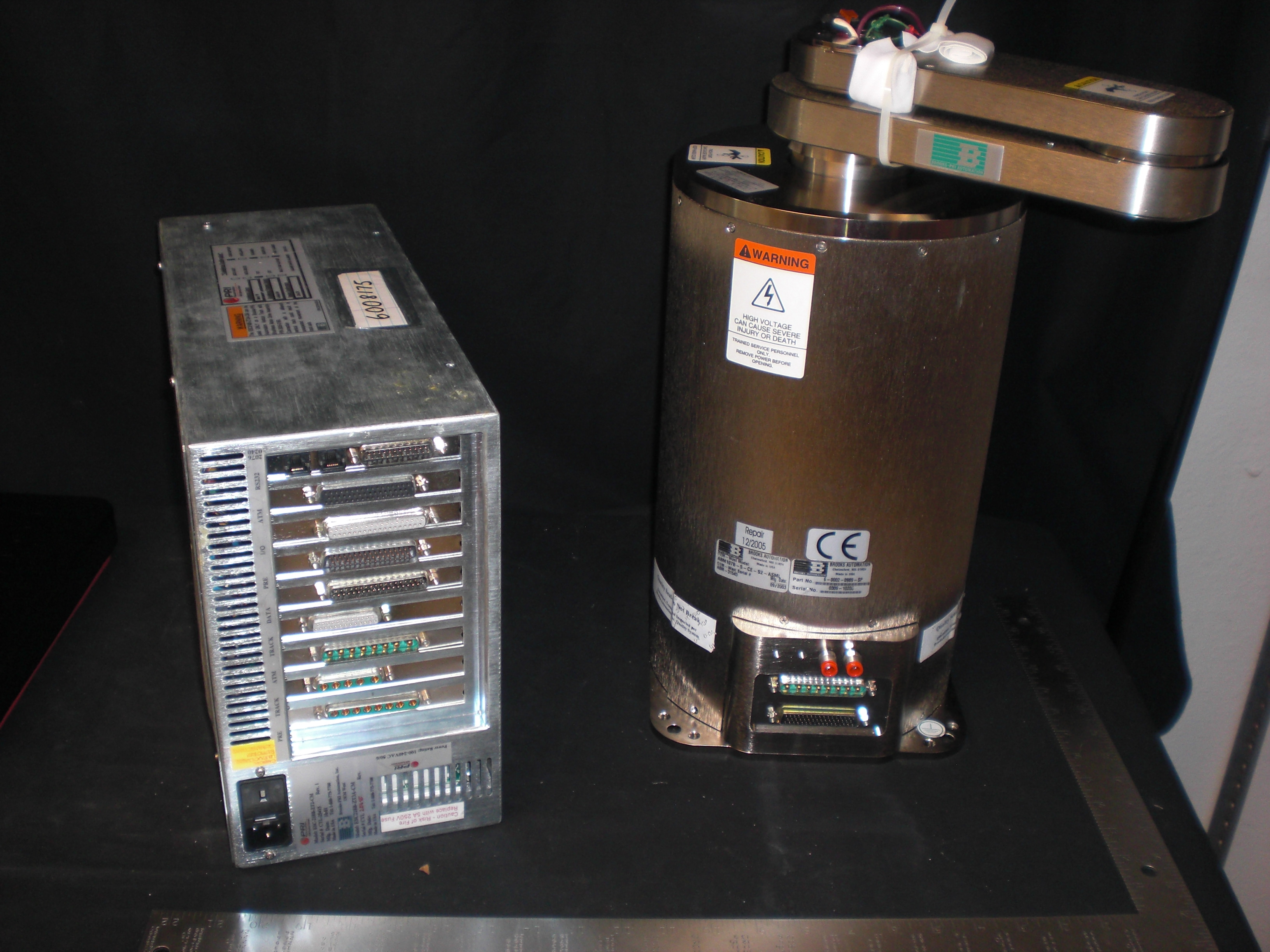 Robot PRI-Equipe 200mm Robot with Controller  ESC218B-ZT3A-CM SN CTL-25415Brooks  AMB107B-S-CE-S2-ASML 