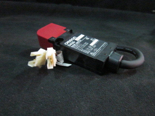 Switch OMRON D4GS-N2T ADVANTEST DCB-EEB953X01B-1 SAFTEY DOOR SWITCH