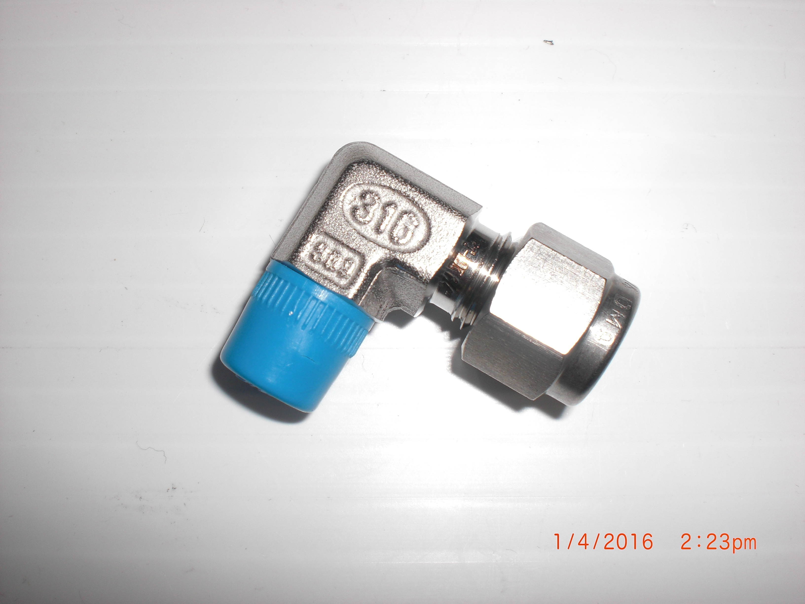 Fitting LET-LOK DM9 Elbow adapt. 1/4T X 1/8MPT 316SS