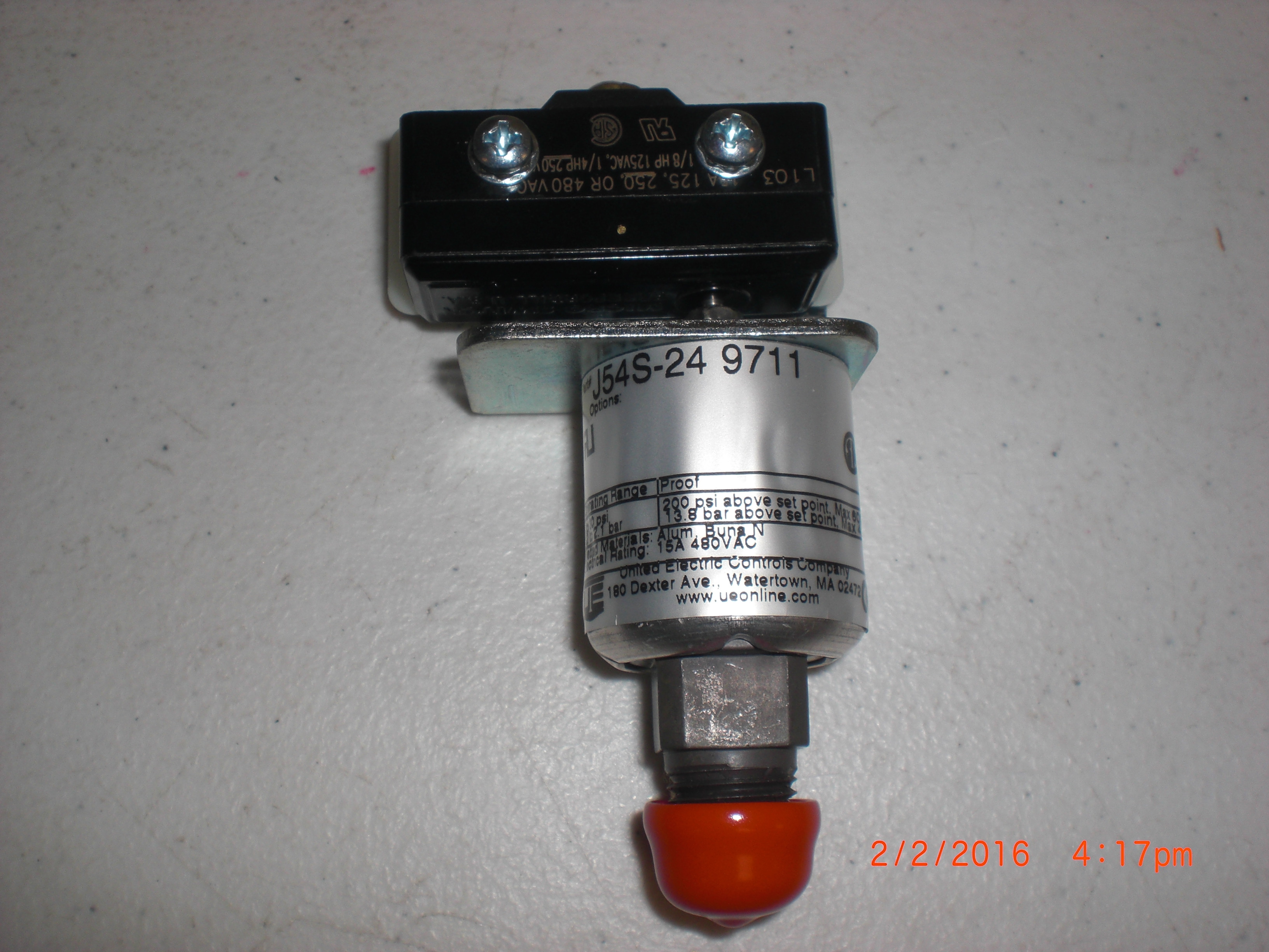 Switch UNITED ELECTRIC CONTROLS J54S-24 ADJUSTABLE Pressure Switch 3-30PSI  1/4MPT 15A 120-480V