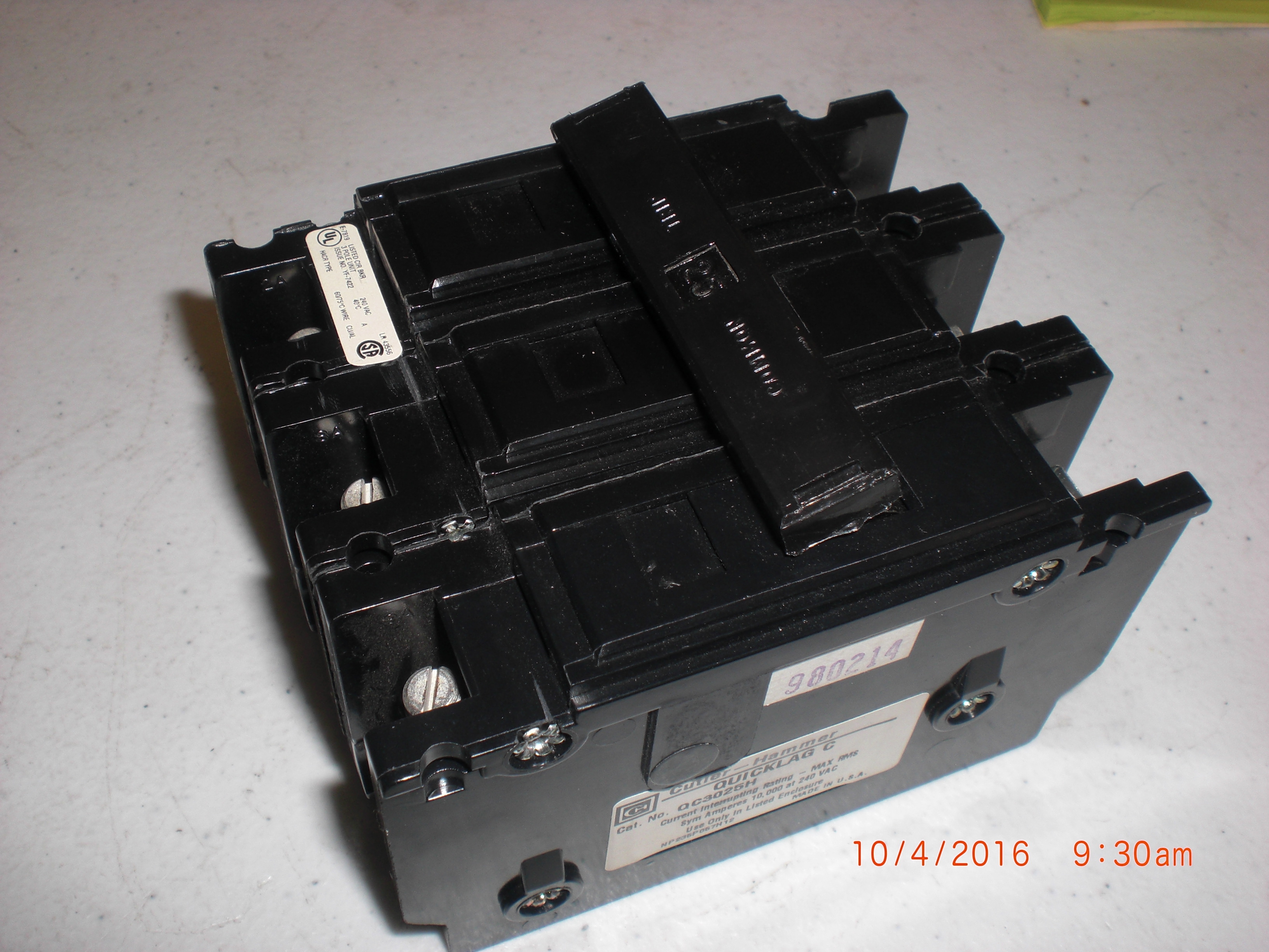 Electrical Circuit Breaker Cutler- Hammer QC3025H 25 Amp 3 Pole 240 Volt 