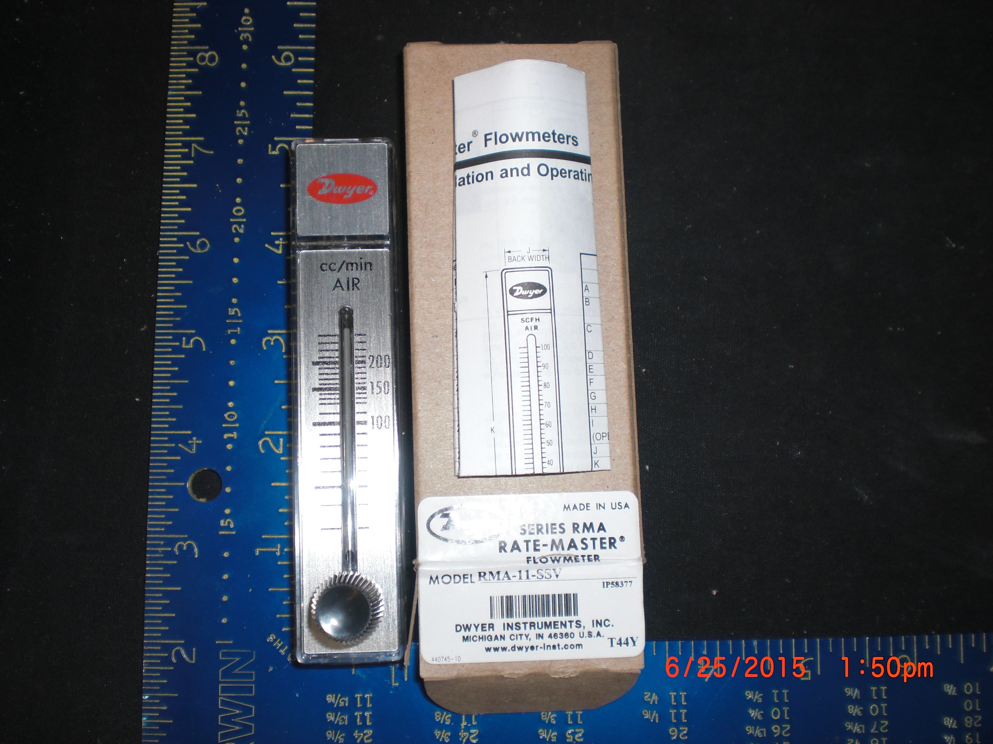 Flowmeter Dwyer RMA-11-SSV Rate-Master Rotometer  Air 1/8 FPT panel Mount