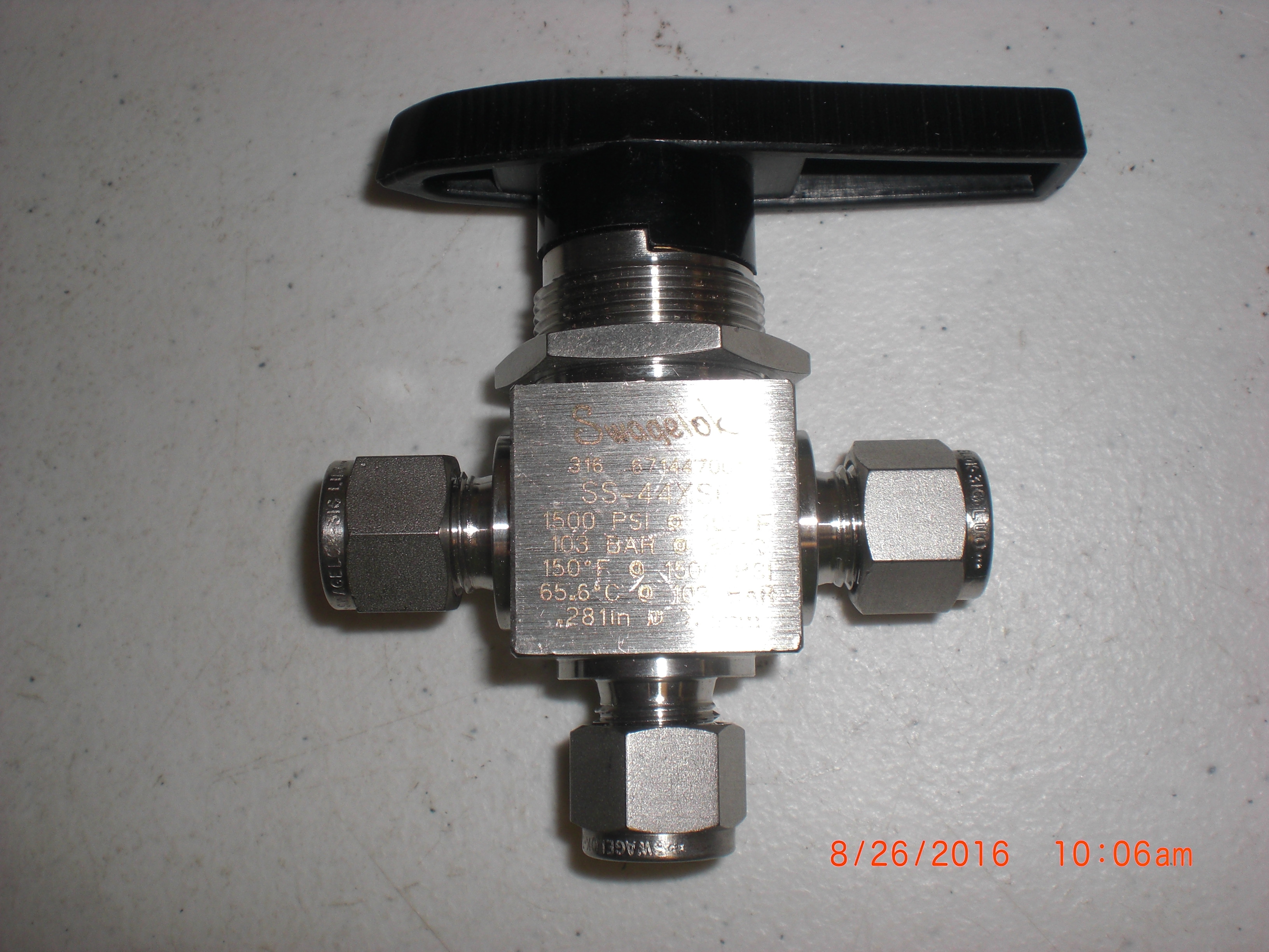 Valve Swagelok SS-44XS6 Valve Ball 316L SS 3 way 3/8T