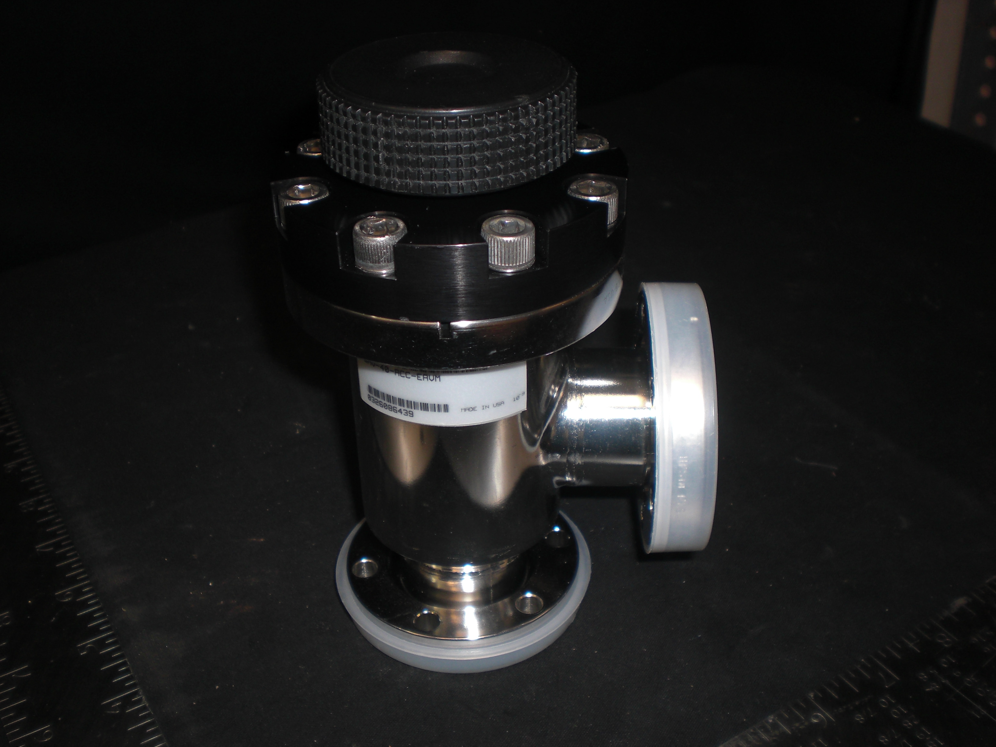 Valve Ultra High Vacuum Manual Valve Right Angle MKS UHV-40-ACC-EAVM