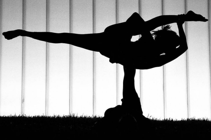 Hire Acrobatic Yoga Performance Acrobat in Kansas City, Missouri