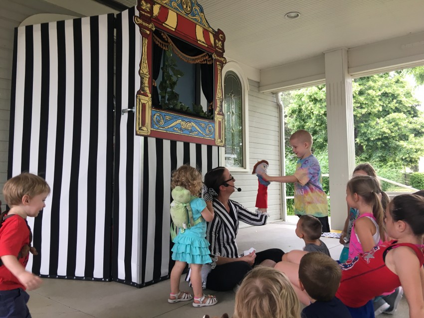 Hire American Puppet Theater Puppet Show in Des Moines, Iowa