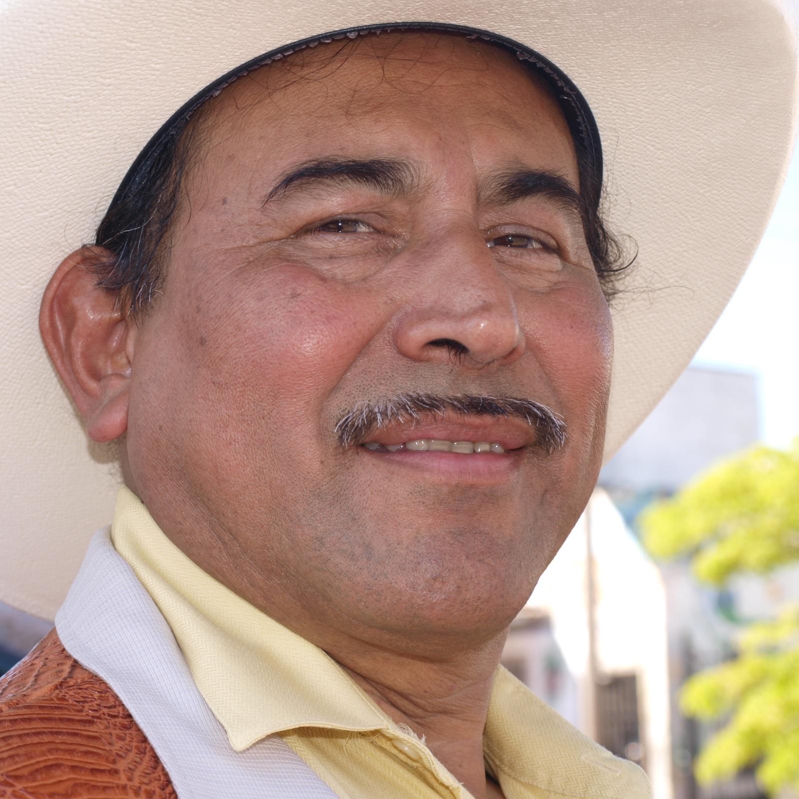 Hire Aurelio Reyes "El Gallo de Chiapas" y su Mariachi Mariachi Band