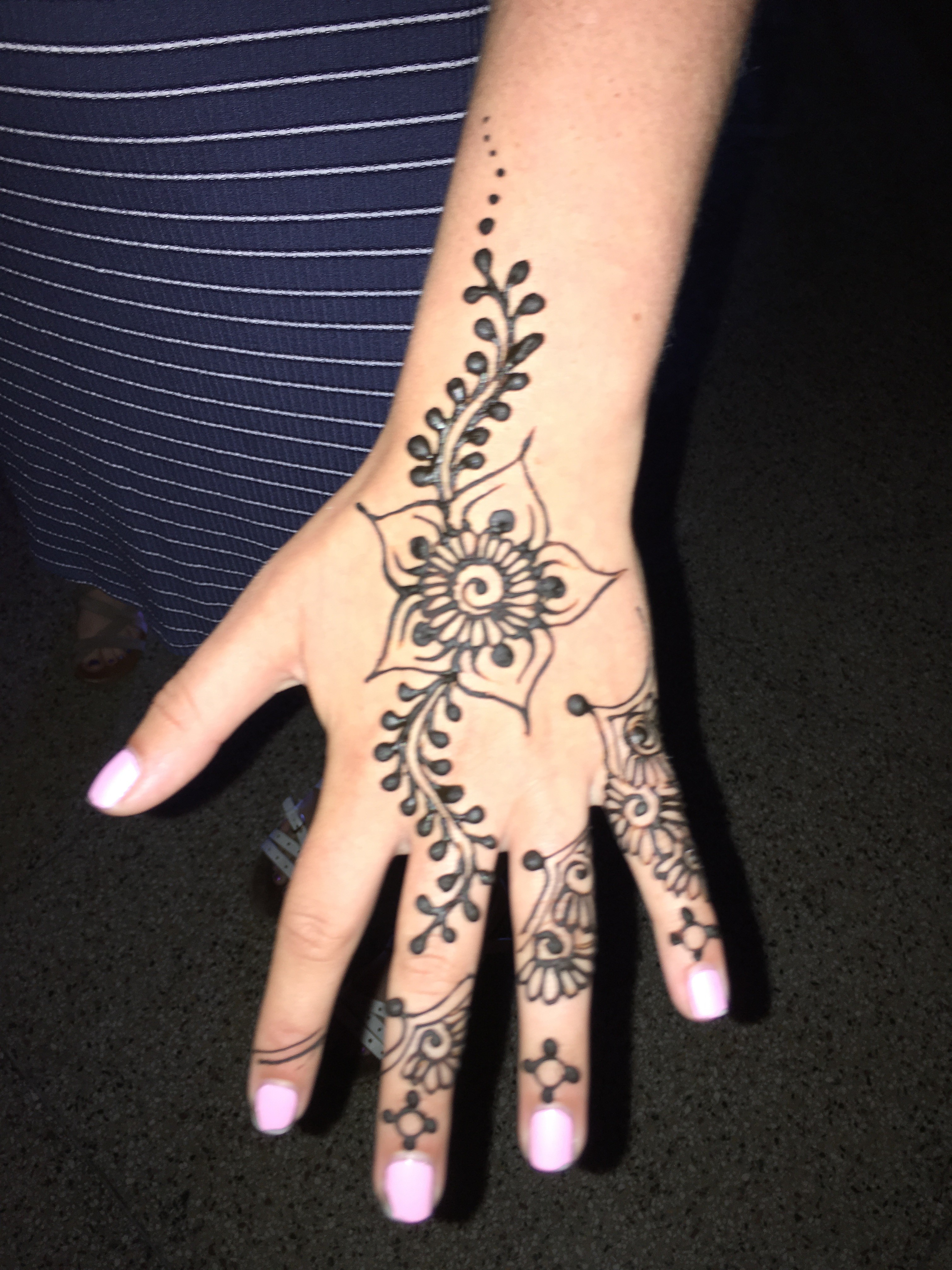 Hire Nikliti5 Henna Henna Tattoo Artist in Chicago, Illinois