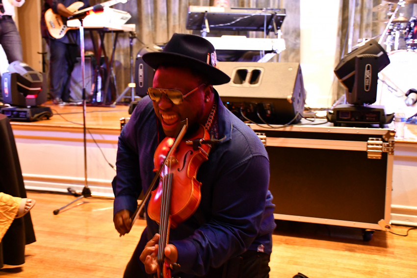 Hire Dominique Hammons Violinist in Houston, Texas