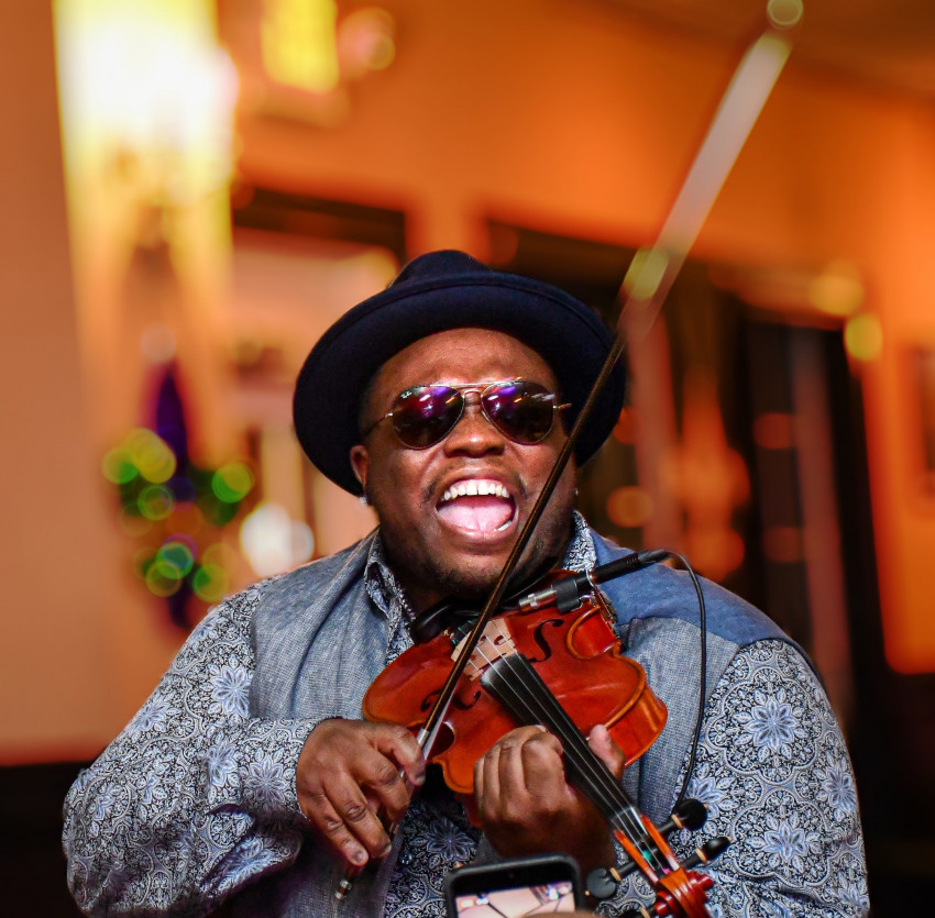 Hire Dominique Hammons Violinist in Houston, Texas