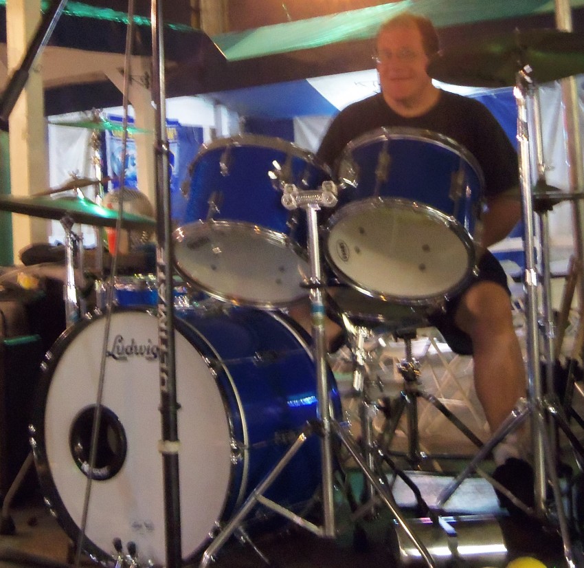 Hire Hand Percussionist Drummer Percussionist in Milwaukee, Wisconsin