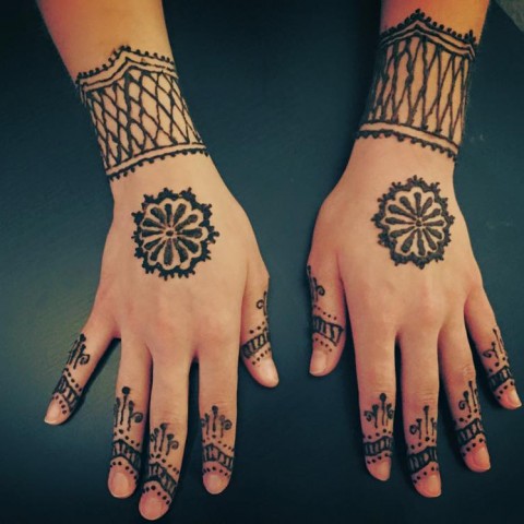 Famous Henna Tattoo Artist : Henna design | Bridal mehendi designs hands, Henna designs ... / He has been working as a tattoo artist since 2012.