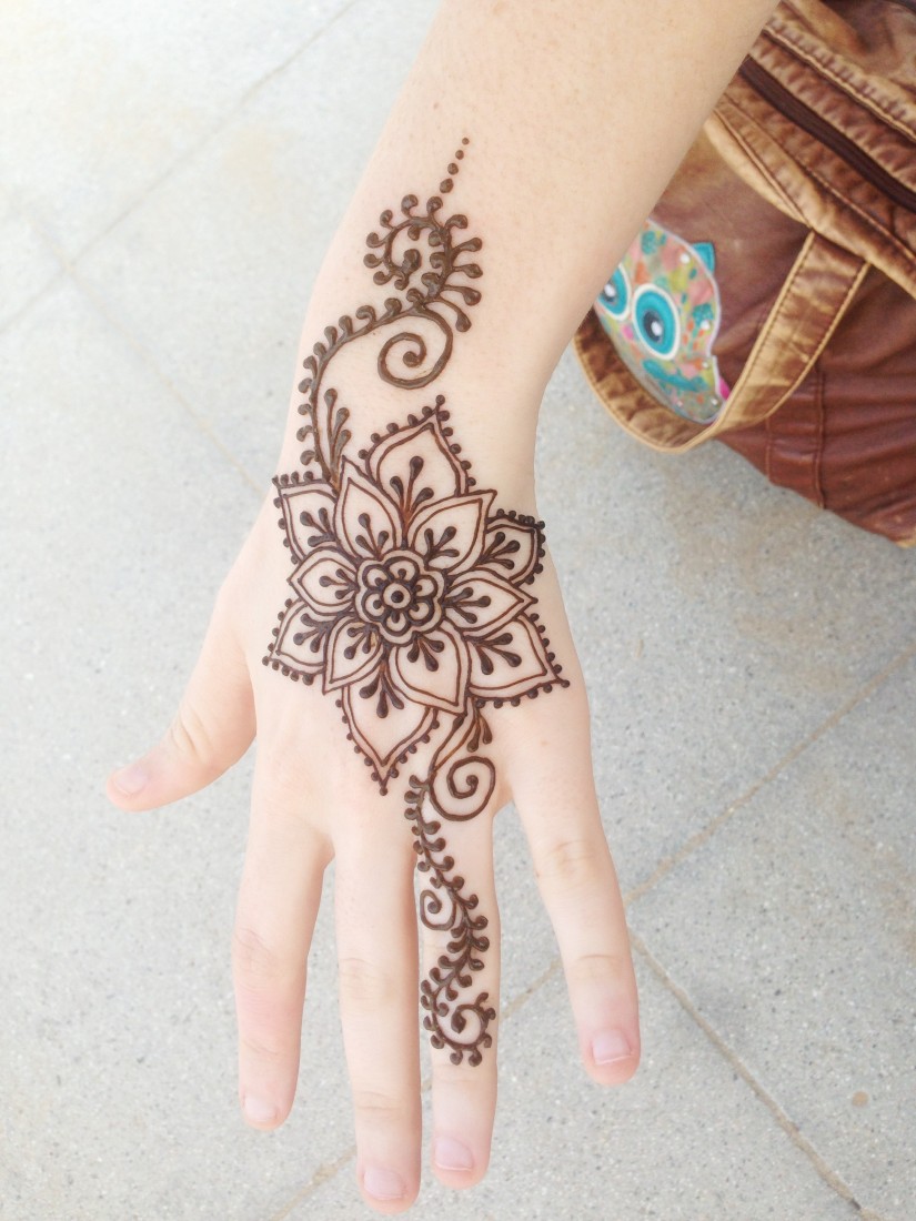 Hire Hollywood Henna Henna Tattoo Artist in Los Angeles