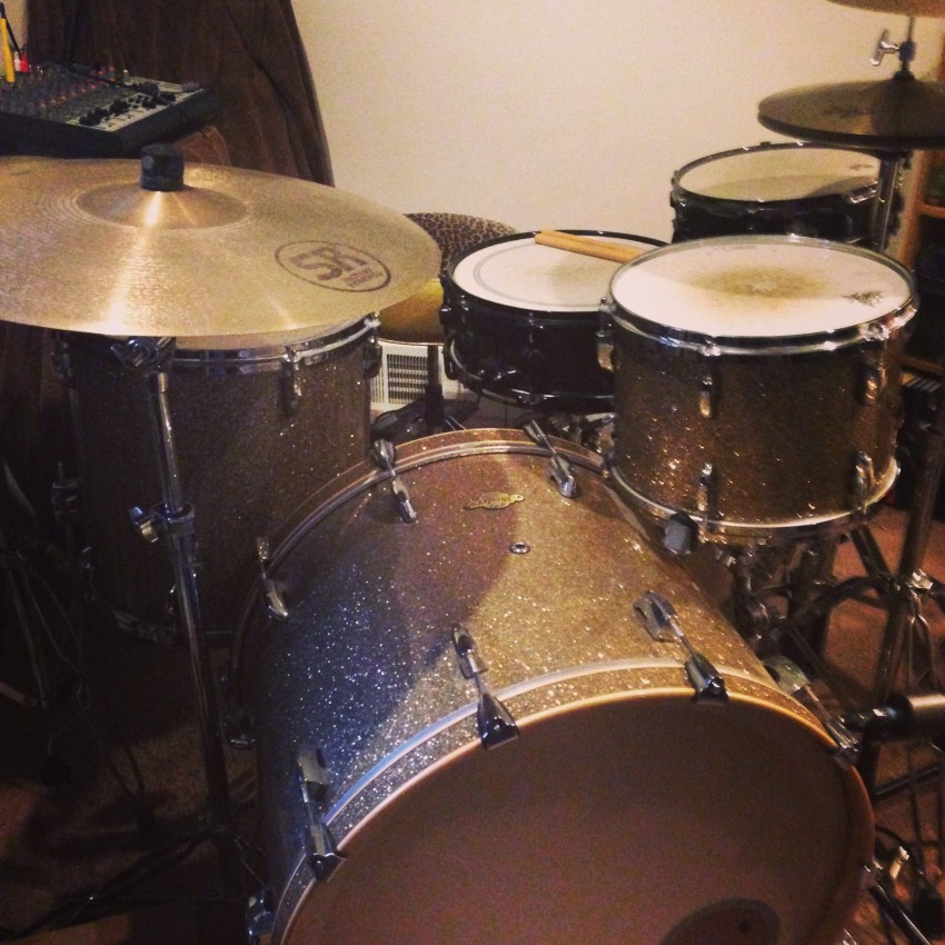 Hire I play drums. Drummer in Pittsburgh, Pennsylvania
