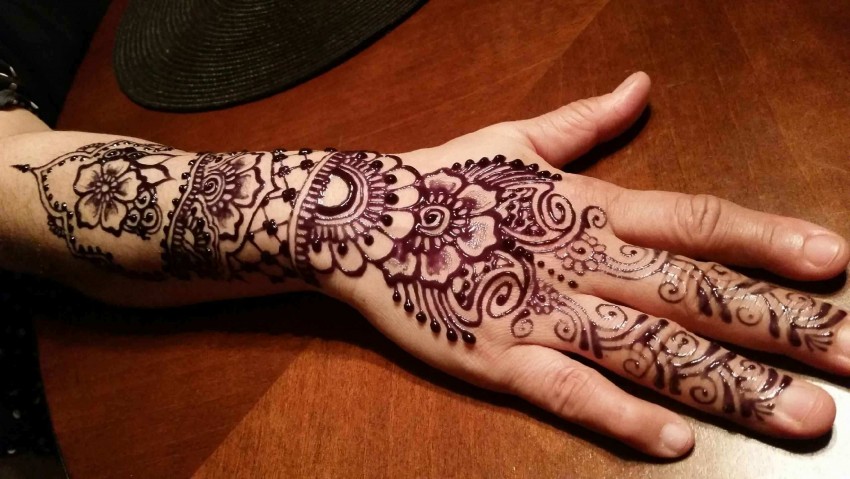 Hire Kareemah's Henna Henna Tattoo Artist in New York