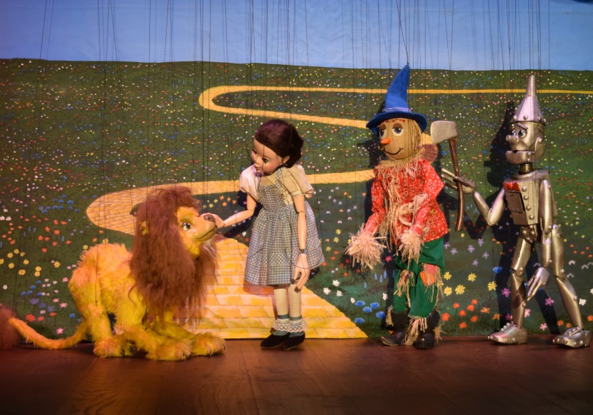 Hire Le Theatre de Children's Party Entertainment in