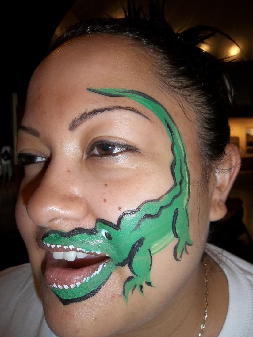Hire PeaPod Face Painting Face Painter in Omaha, Nebraska
