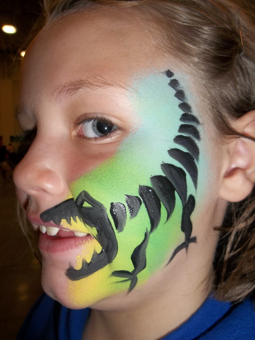 Hire PeaPod Face Painting Face Painter in Omaha, Nebraska