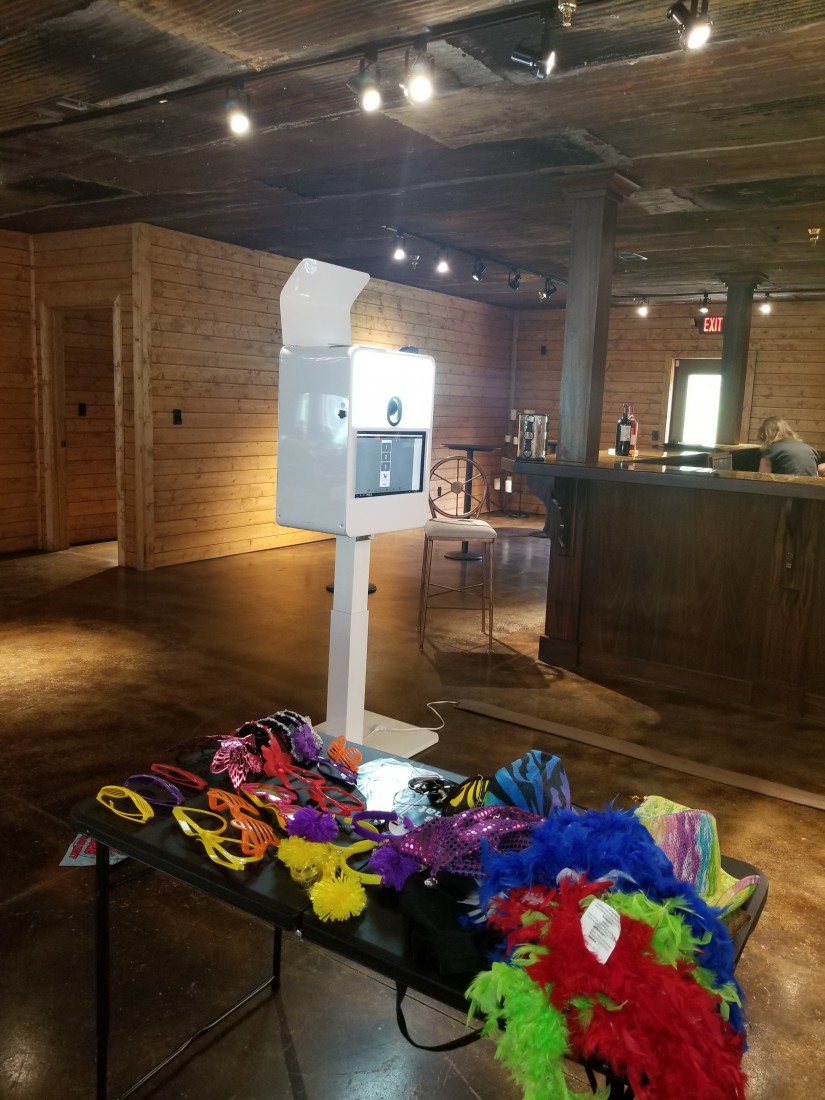 Hire The Nashville Classic Photobooth Photo Booths in Nashville