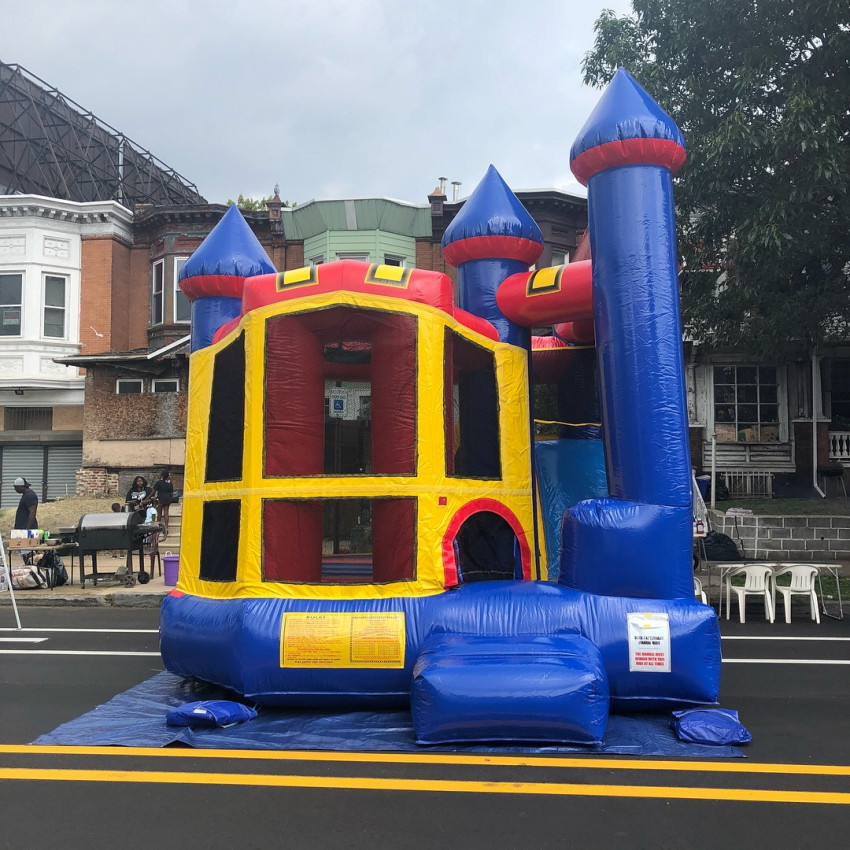 Hire Xtreme Moon Bounce Party Inflatables in Philadelphia, Pennsylvania