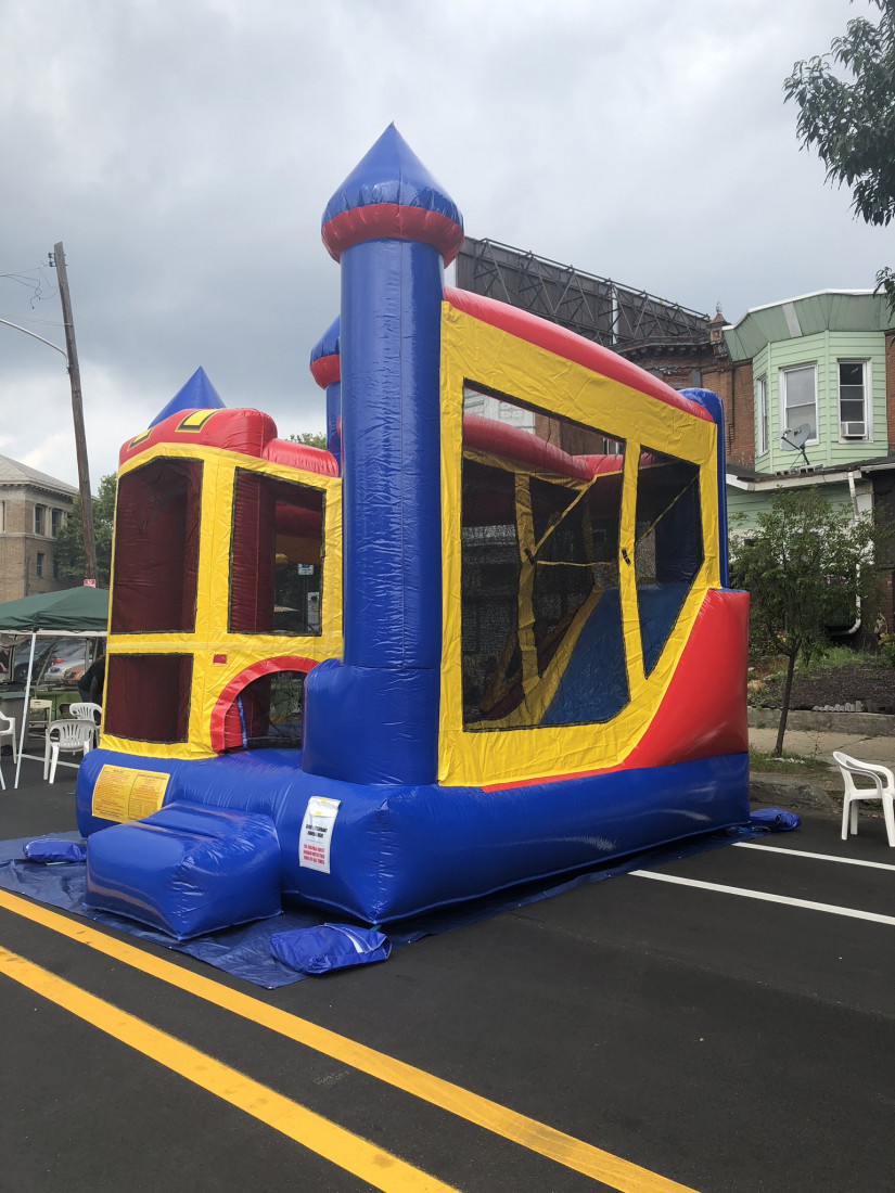 Hire Xtreme Moon Bounce Party Inflatables in Philadelphia, Pennsylvania