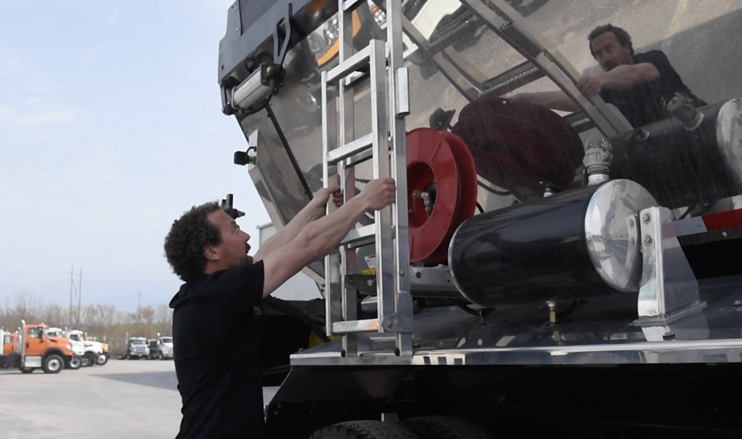 GINCOR Werx Live Bottom Truck Mount Walkaround Video