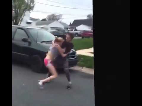 Anche le ragazze se le danno di santa ragione quando vogliono!!