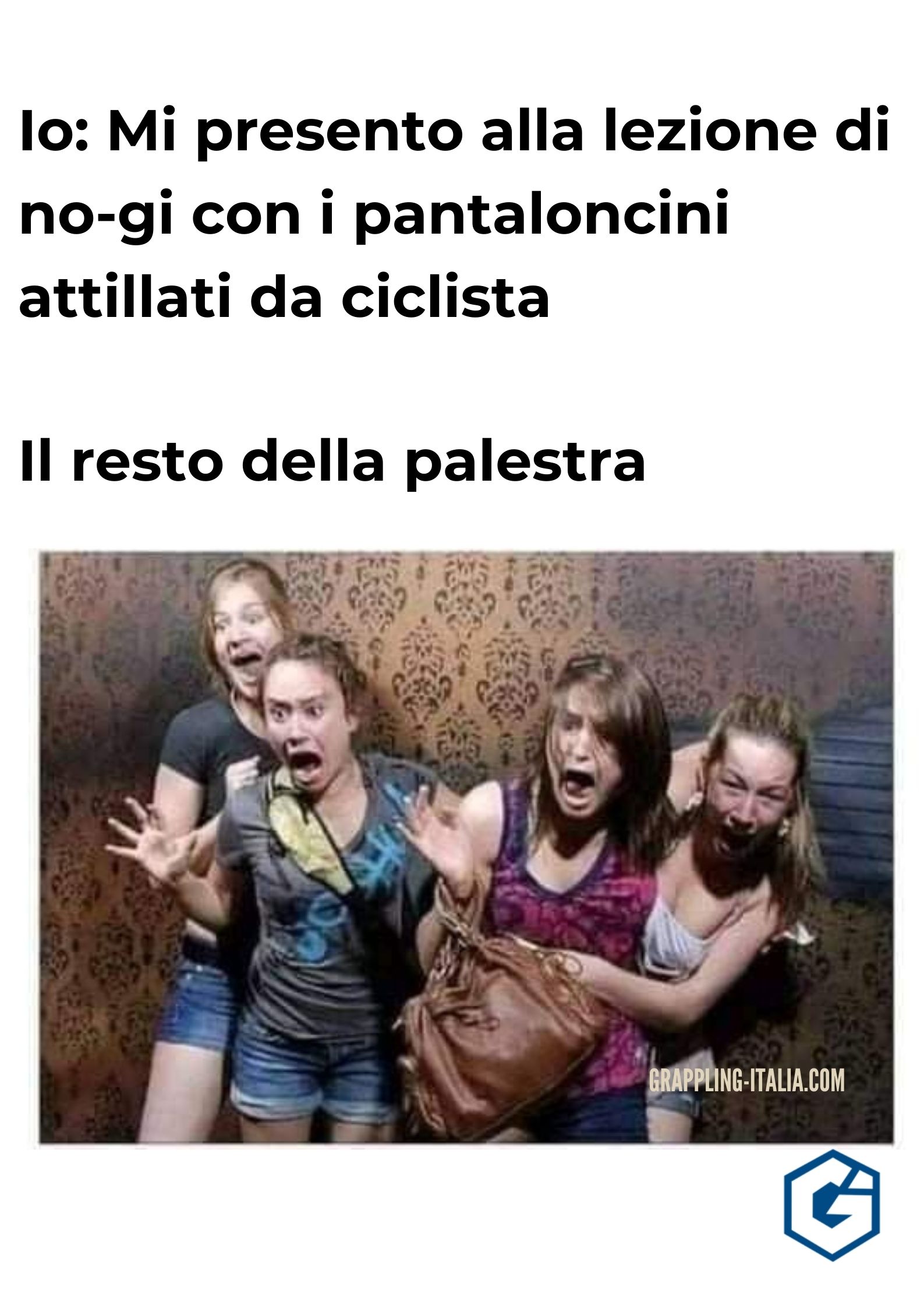 Pantaloni da ciclista durante la lezione di Grappling?