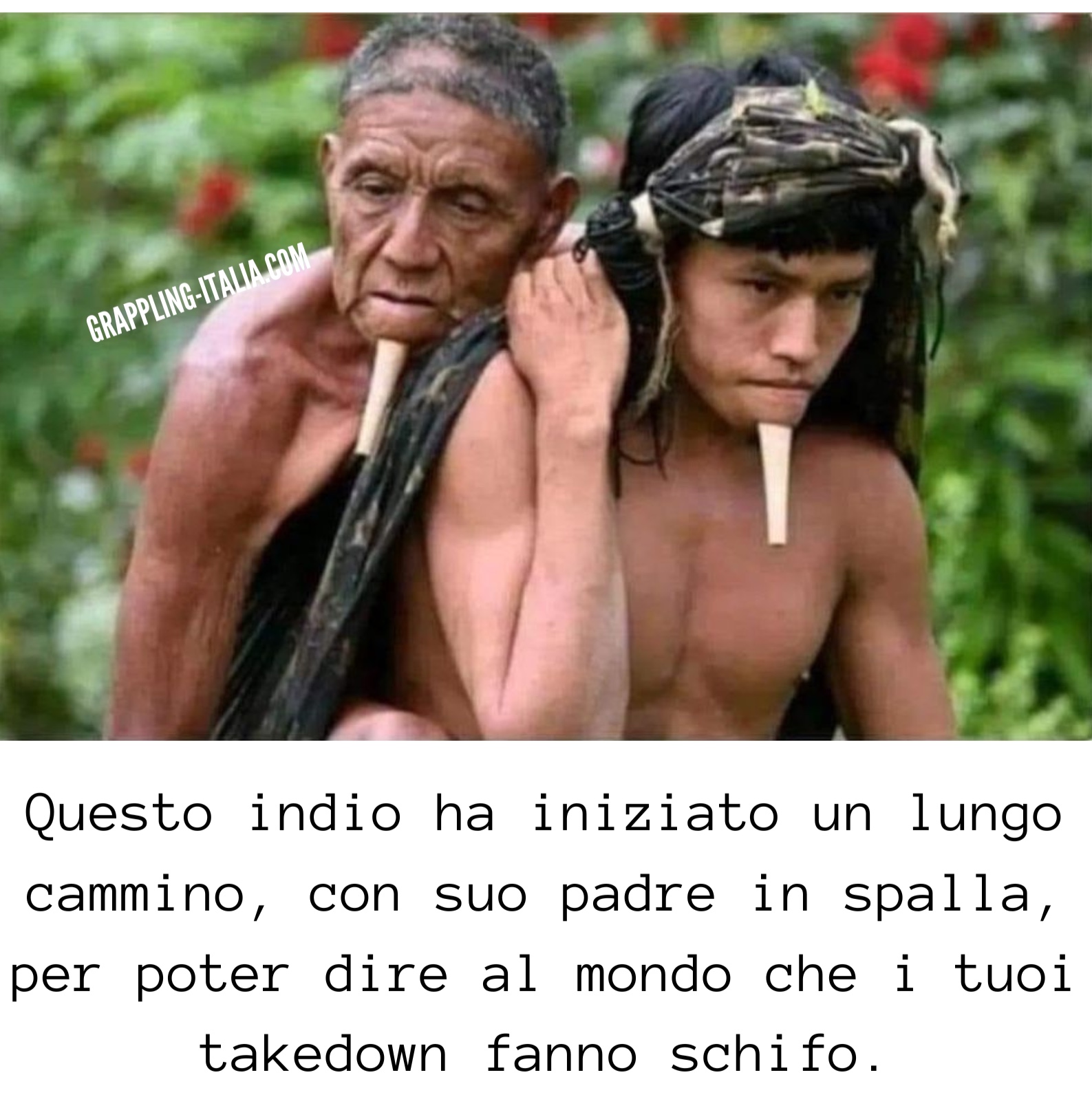Indio col padre sulle spalle
