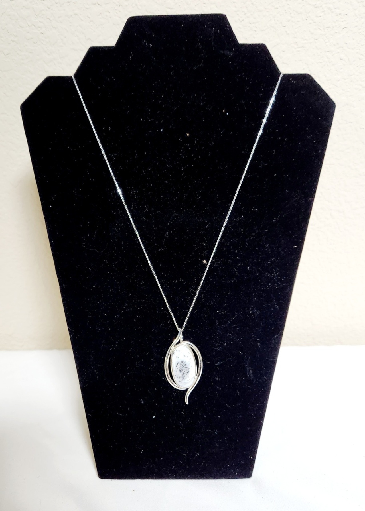 Uneek Things auction item image