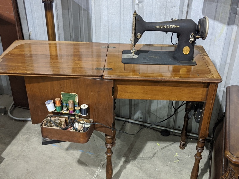 Upper Cumberland Habitat for Humanity Auction 1938 Singer Sewing Machine