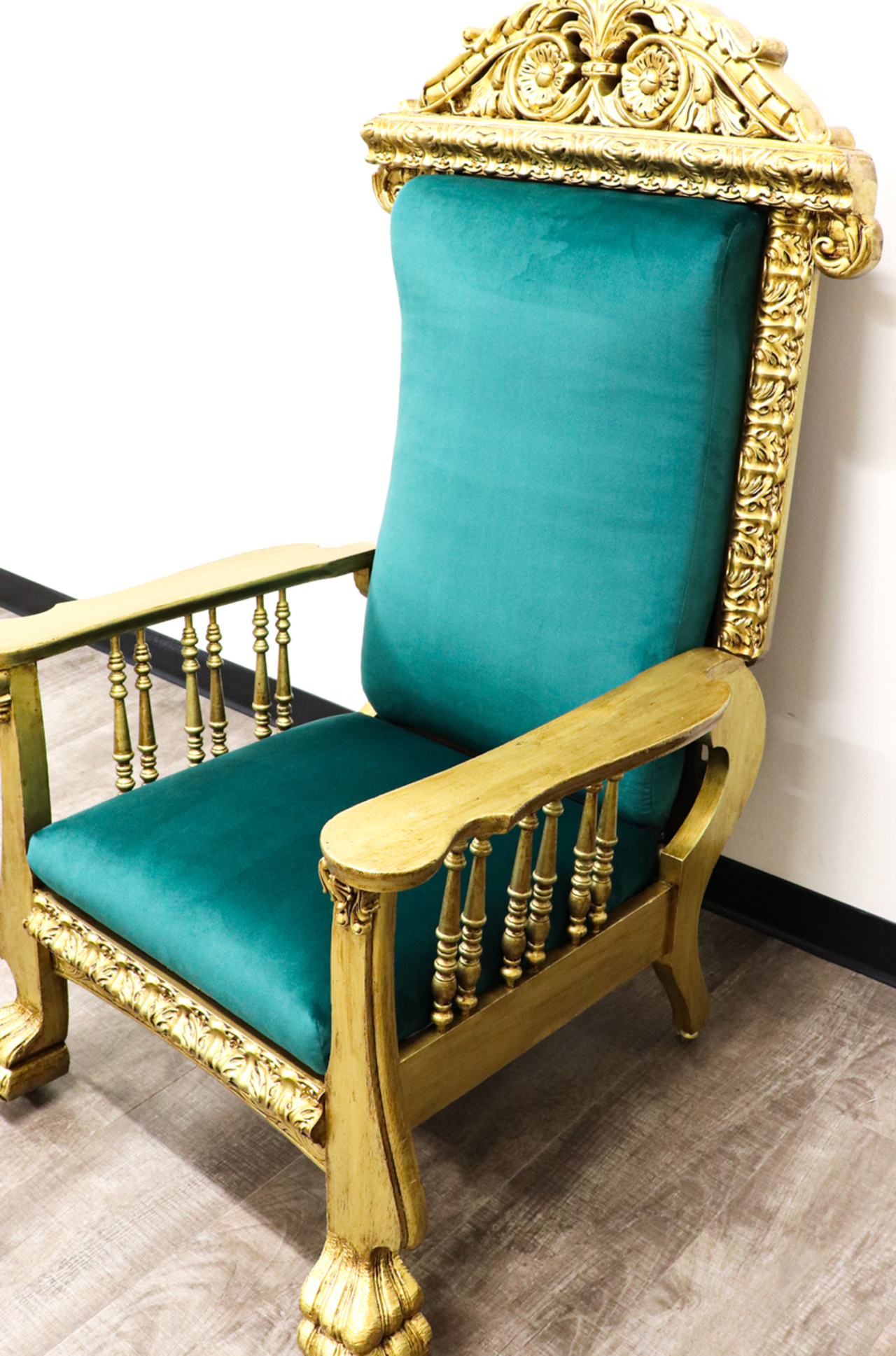 Green & Gold Gridiron Throne auction item image