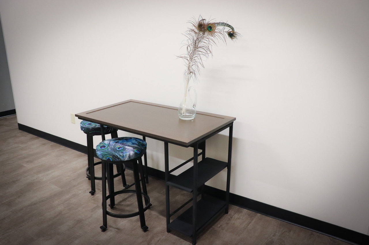 Peacock Pub for 2 auction item image